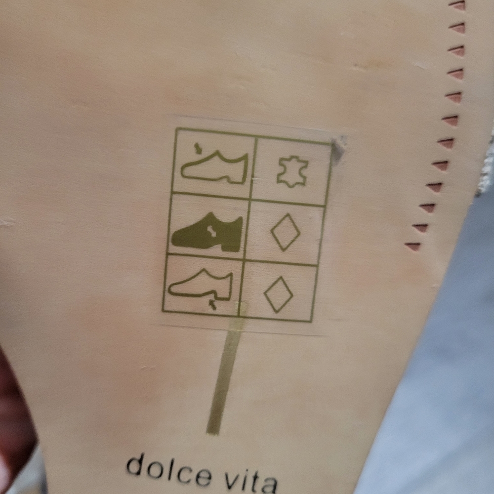 Used Dolce Vita suede sandals, size 9 - Picture 9 of 12